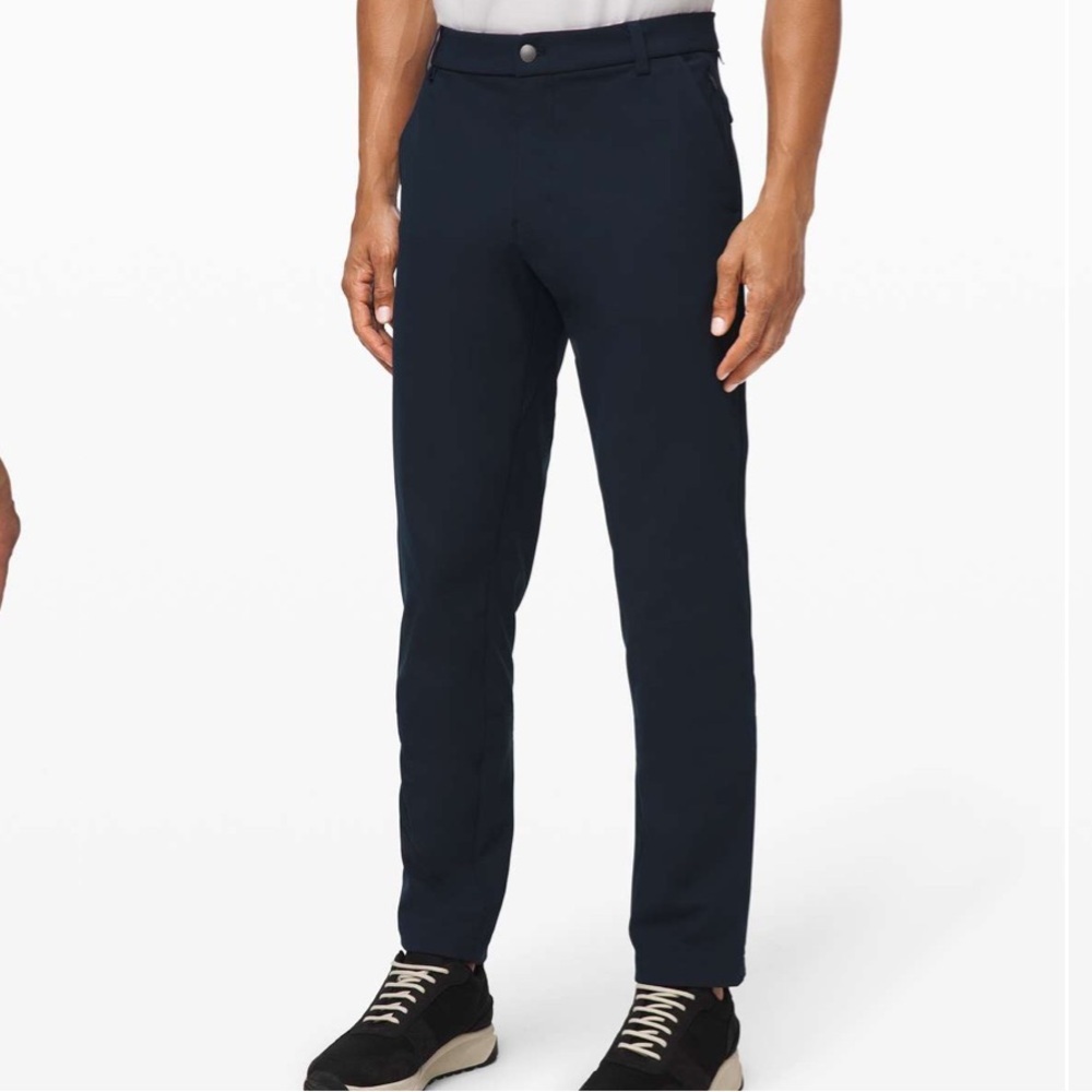 Lululemon Commission Pant Classic *Warpstreme 34"
True Navy size 32 GUC E0597